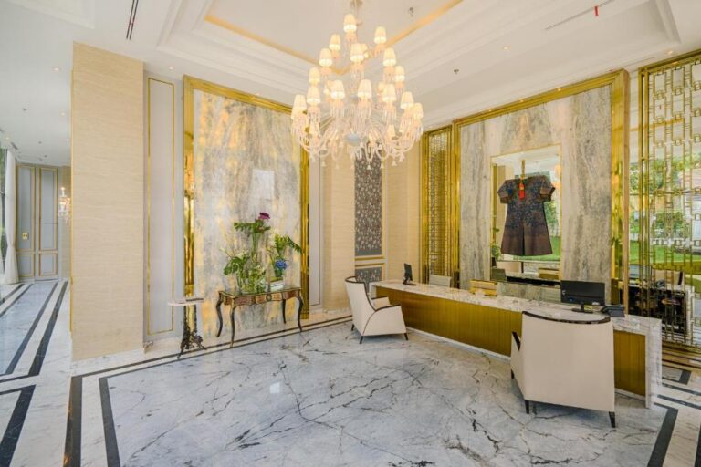 How to reduce luxury hotel costs: A strategic audit for high-end travel efficiency.