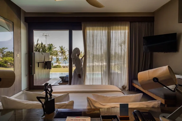 Luxury hotel reservation options: A strategic audit of distribution and value.
