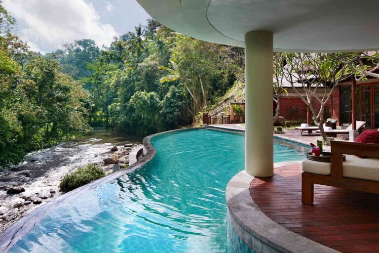 Top forest luxury hotels in america: A strategic operational audit.