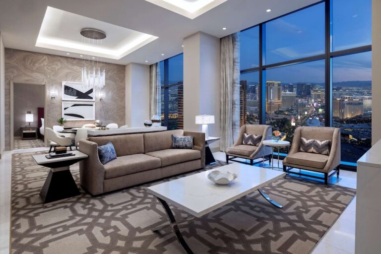 Urban luxury destinations USA: A diagnostic audit of elite hospitality.
